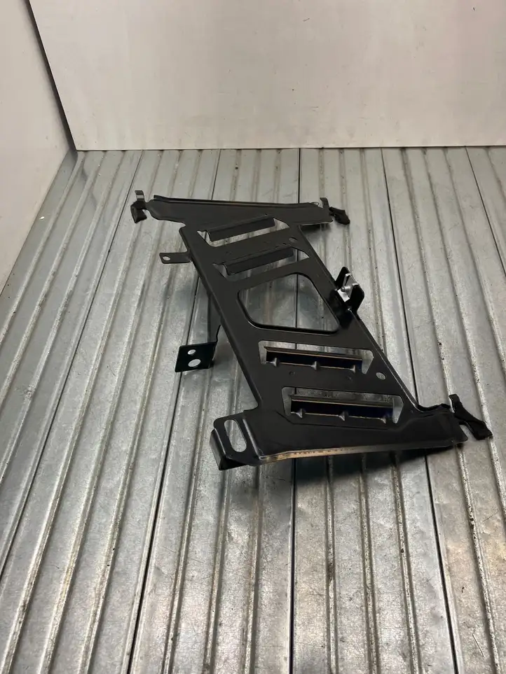 BMW 3 F30 F35 F31 (2012 - 2018) 9235506 Кронштейн усилителя звука — фото 2