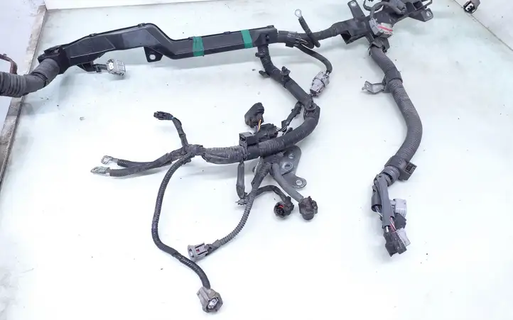 Toyota Avensis T270 (2009 - 2012) 8212105B80F Проводка двигателя — фото 3