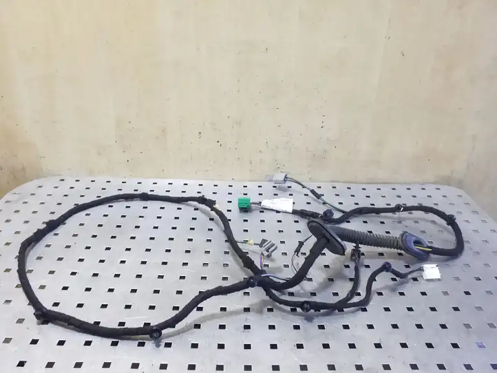 Land Rover Freelander 2 - LR2 (2006 - 2010) 7G9217N400AF Жгут проводов крышки багажника — фото 3
