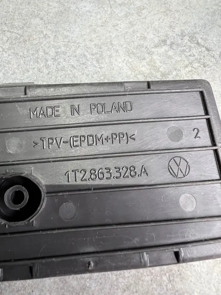 Volkswagen Touran II (2010 - 2016) 1T2863328A Прочие детали салона — фото 3