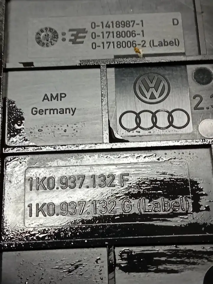 Volkswagen Golf VI (2009 - 2013) 1K0937132G Крышка ящика предохранителей — фото 3