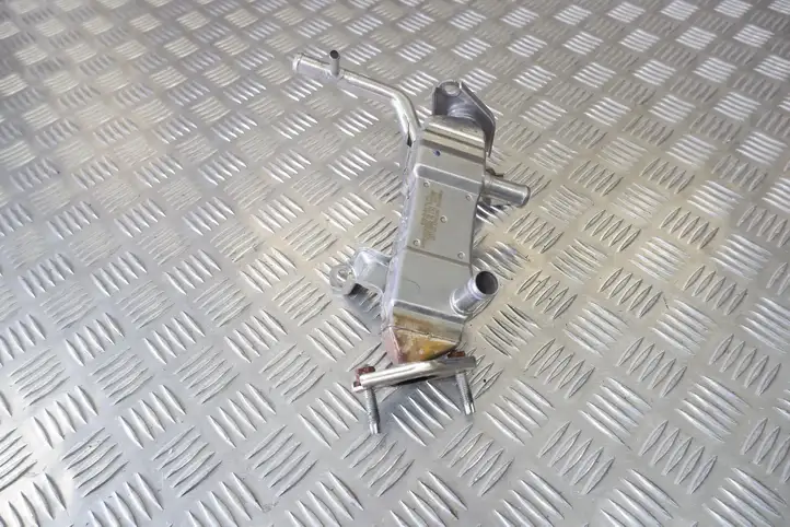 Toyota Prius (XW30) (2009 - 2015) 2560137010 Охладитель клапана EGR — фото 7