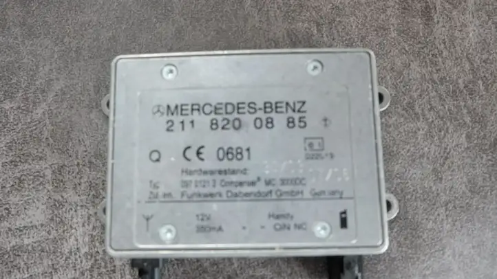 Mercedes-Benz E W211 (2002 - 2009) 2118200885 Усилитель антенны — фото 2