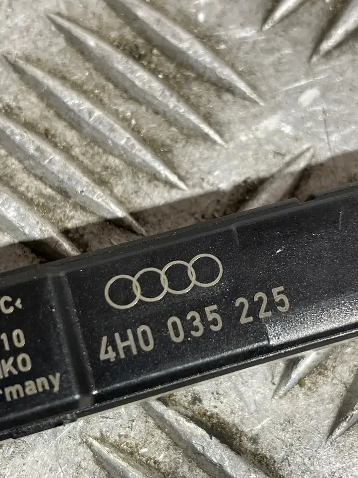 Audi A8 S8 D4 4H (2010 - 2014) 4H0035225 Усилитель антенны — фото 3