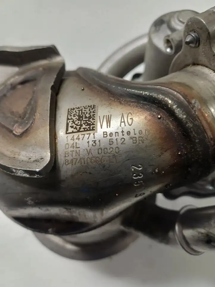 Volkswagen Golf VII (2013 - 2019) 04L131512BR Охладитель клапана EGR — фото 3
