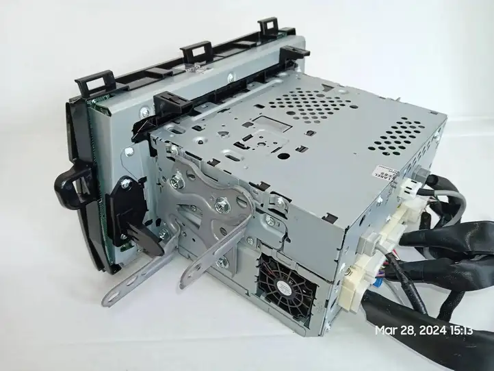 Toyota Prius (XW30) (2009 - 2015) 8680447100 Магнитола / мультимедийная система — фото 10