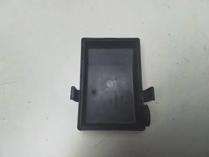 Opel Zafira B (2003 - 2006) 09132701 Крышка ящика предохранителей — фото 2