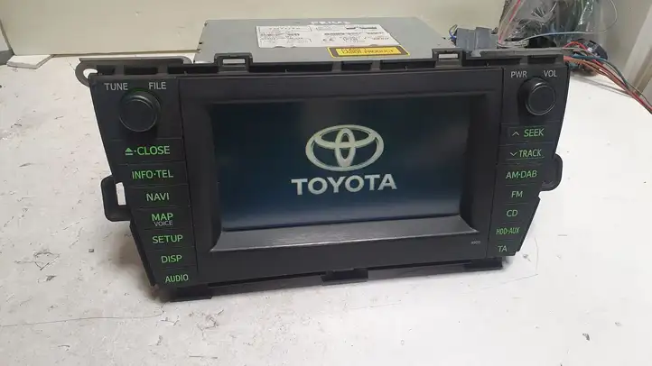 Toyota Prius (XW30) (2009 - 2015) 8612047410 Магнитола / мультимедийная система — фото 5