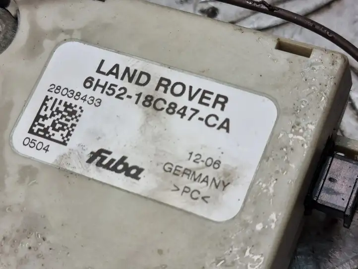 Land Rover Freelander 2 - LR2 (2006 - 2010) 6H5218C847CA Усилитель антенны — фото 2