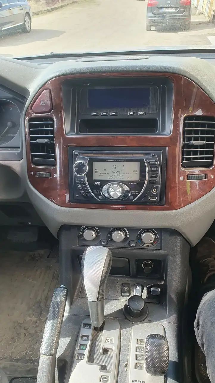 Mitsubishi Pajero (2003 - 2006) JVC Магнитола / мультимедийная система — фото 1