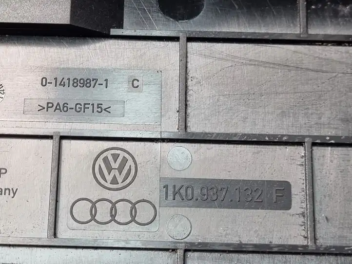 Volkswagen PASSAT CC (2008 - 2012) 1K0937132F Крышка ящика предохранителей — фото 6