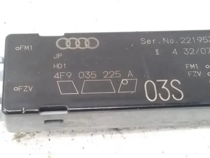 Audi A6 S6 C6 4F (2004 - 2008) 4F9035225A Усилитель антенны — фото 4