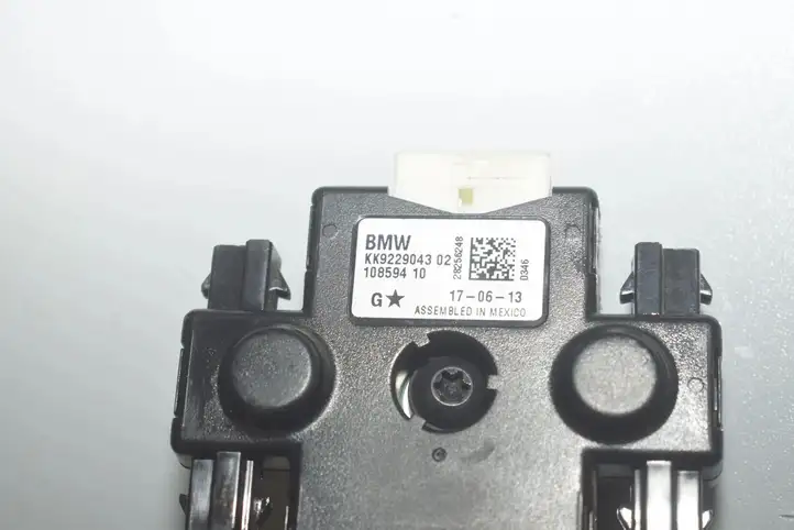 BMW 3 F30 F35 F31 (2012 - 2018) 9229043 Усилитель антенны — фото 2
