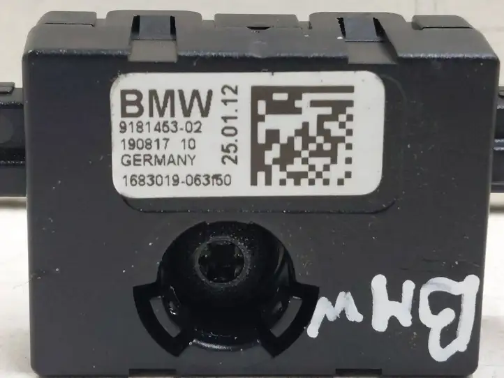 BMW X3 F25 (2010 - 2017) 918145302 Усилитель антенны — фото 3