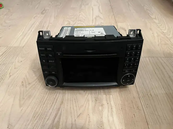 Mercedes-Benz Vito Viano W639 (2010 - 2015) A1699007800 Магнитола / мультимедийная система — фото 1