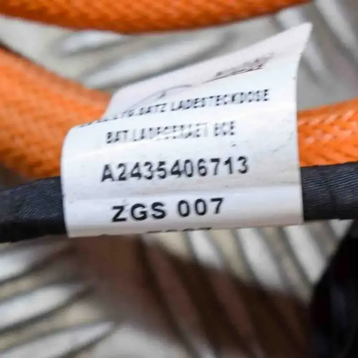 Mercedes-Benz EQA (2021 - ) A2435406713 Кабель для зарядки электромобилей — фото 8