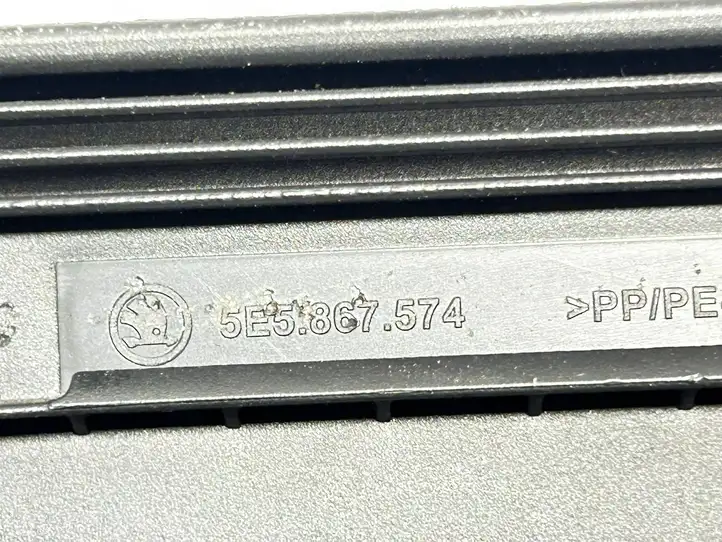 Skoda Superb B8 (3V) (2015 - 2023) 5E5867574 Прочие детали салона — фото 3