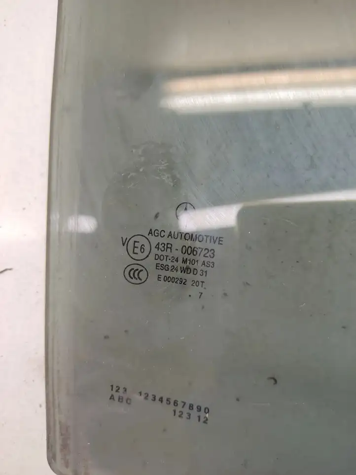 Mercedes-Benz A W176 (2012 - 2018) 43R006723 Стекло задней двери — фото 3