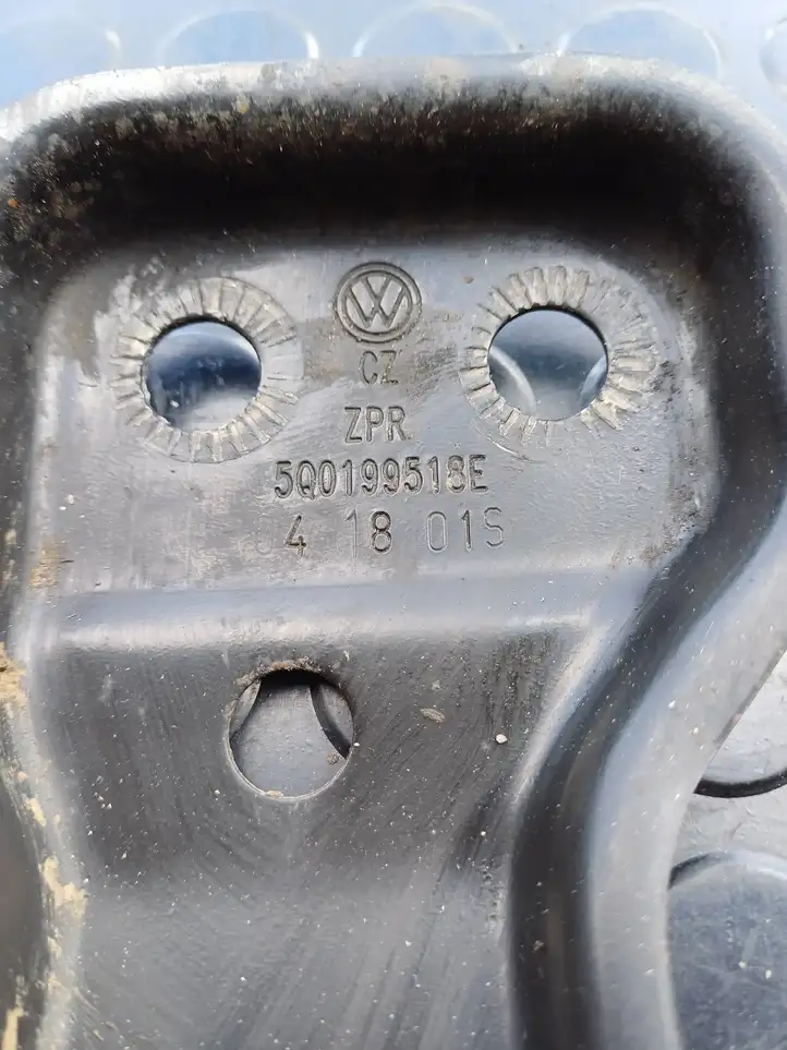 Volkswagen PASSAT B8 (2015 - ) 5Q0199518E Прочие детали днища — фото 3