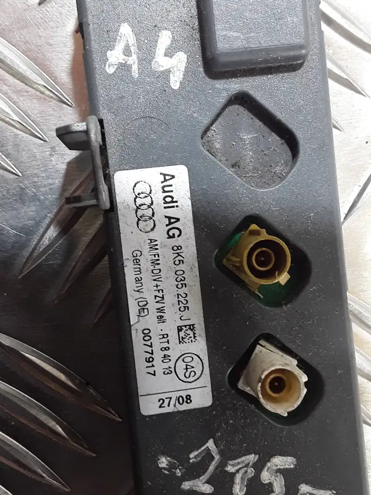 Audi A4 S4 B8 8K (2007 - 2011) 8K5035225J Усилитель антенны — фото 2