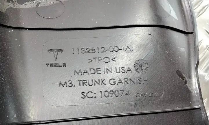 Tesla Model 3 (2017 - 2023) 113281200A Прочие детали салона — фото 3