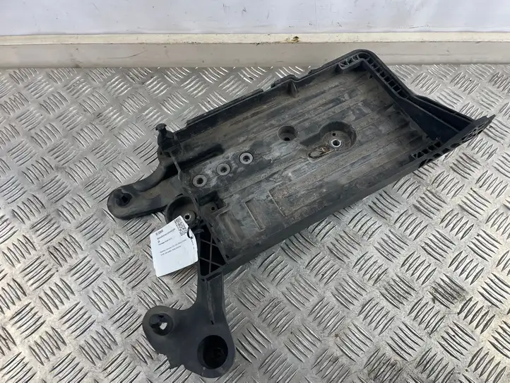 Volkswagen PASSAT B8 (2015 - ) 5Q0915321H Площадка аккумулятора — фото 2