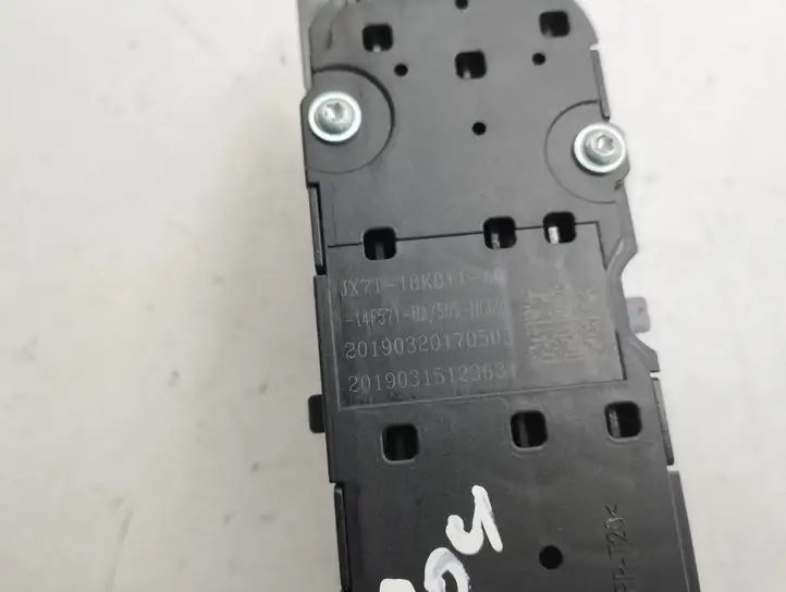 Ford Focus (2019 - )  18K811 Мультимедийный контроллер