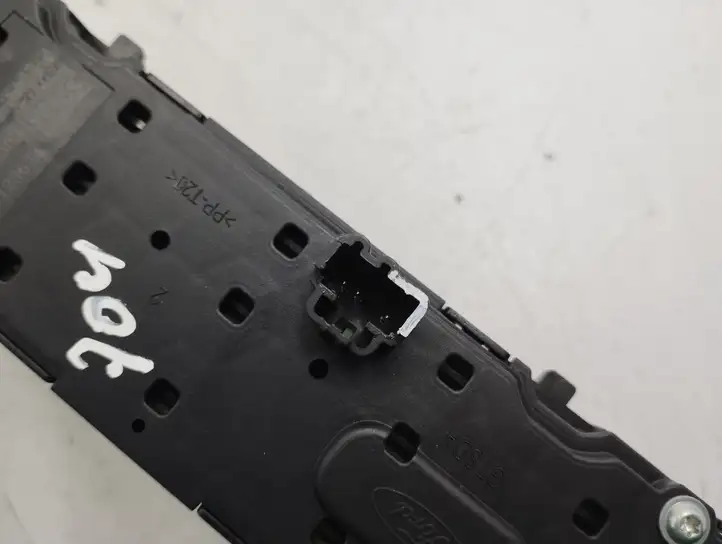 Ford Focus (2019 - )  18K811 Мультимедийный контроллер