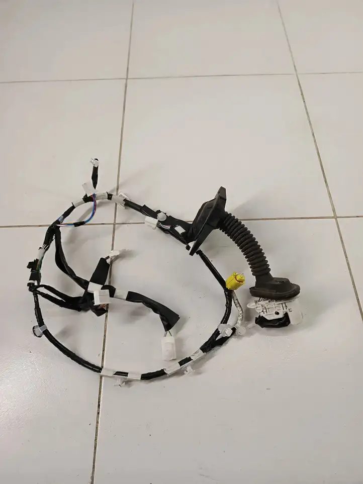 Toyota C-HR I (2016 - 2022) 82152F4 Проводка передней двери — фото 2