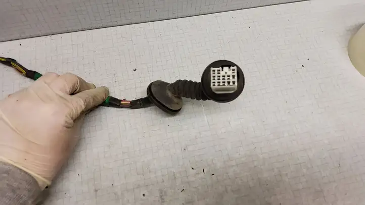 Toyota Corolla E120 E130 (2004 - 2007) 8215302210 Проводка задней двери — фото 5