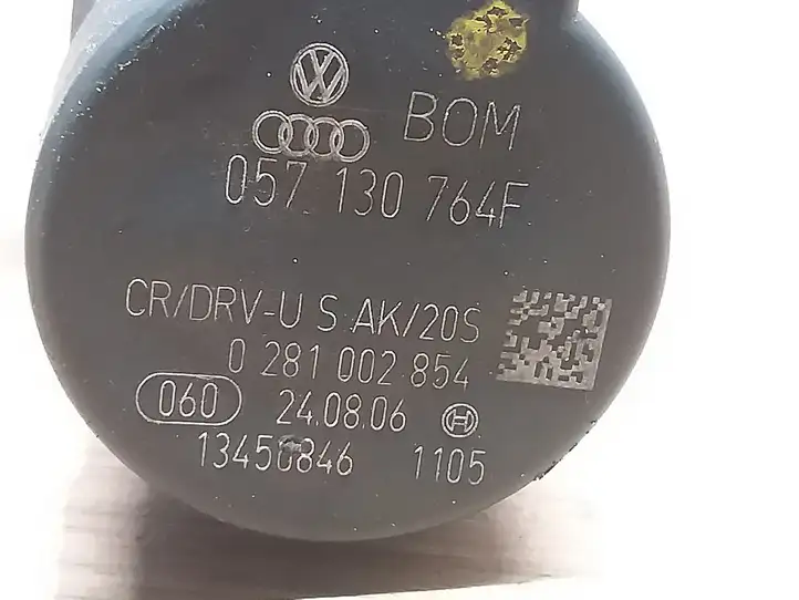 Audi A6 S6 C6 4F (2004 - 2008) 057130764F Регулятор давления топлива — фото 4