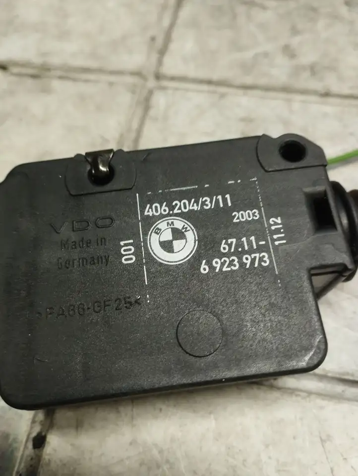 BMW 3 E46 (1998 - 2005) 406204311 Замок крышки топливного бака — фото 3