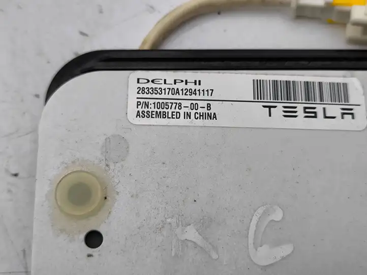 Tesla Model S (2012 - 2016) 283353170A12941117 Датчик занятости сиденья — фото 2