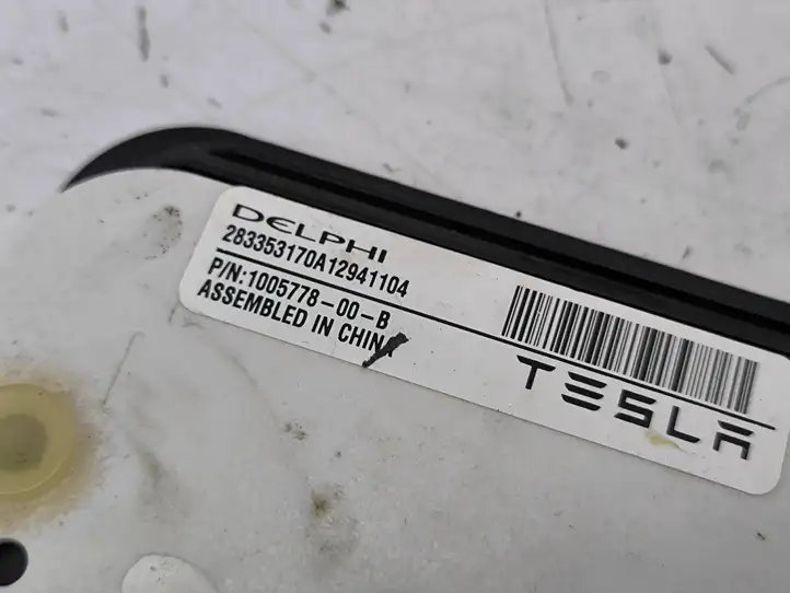 Tesla Model S (2012 - 2016) 100577800B Датчик занятости сиденья — фото 2