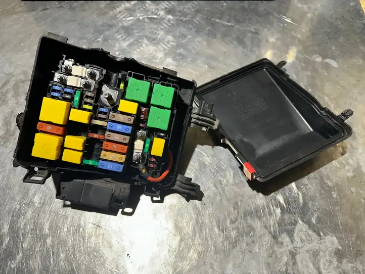 Citroen C4 Cactus (2014 - 2017) 9804848580 Блок предохранителей (комплект) — фото 1