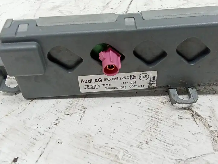 Audi A4 S4 B8 8K (2007 - 2011) 8K5035225C Усилитель антенны — фото 2