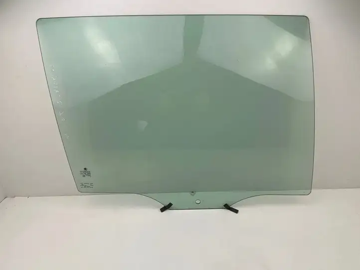 Skoda Octavia Mk3 (5E) (2013 - 2019) 5E9845206A Стекло задней двери — фото 1