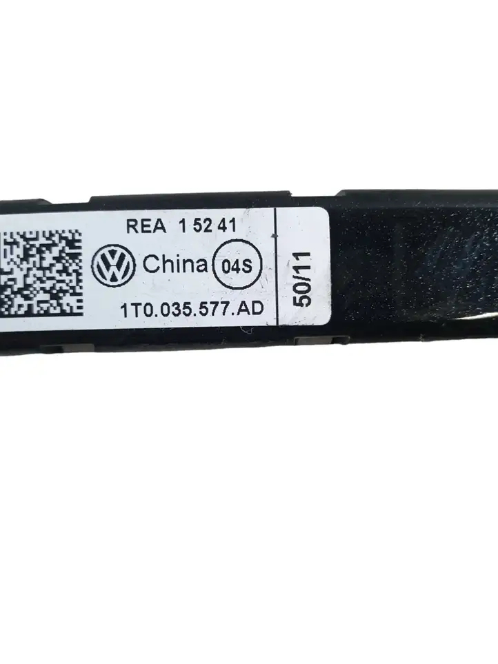 Volkswagen Touran II (2010 - 2016) 1T0035577AD Усилитель антенны — фото 4