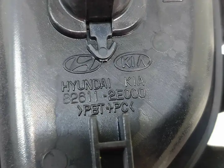 Hyundai Tucson JM (2004 - 2009) 826112E000 Прочие детали салона — фото 5