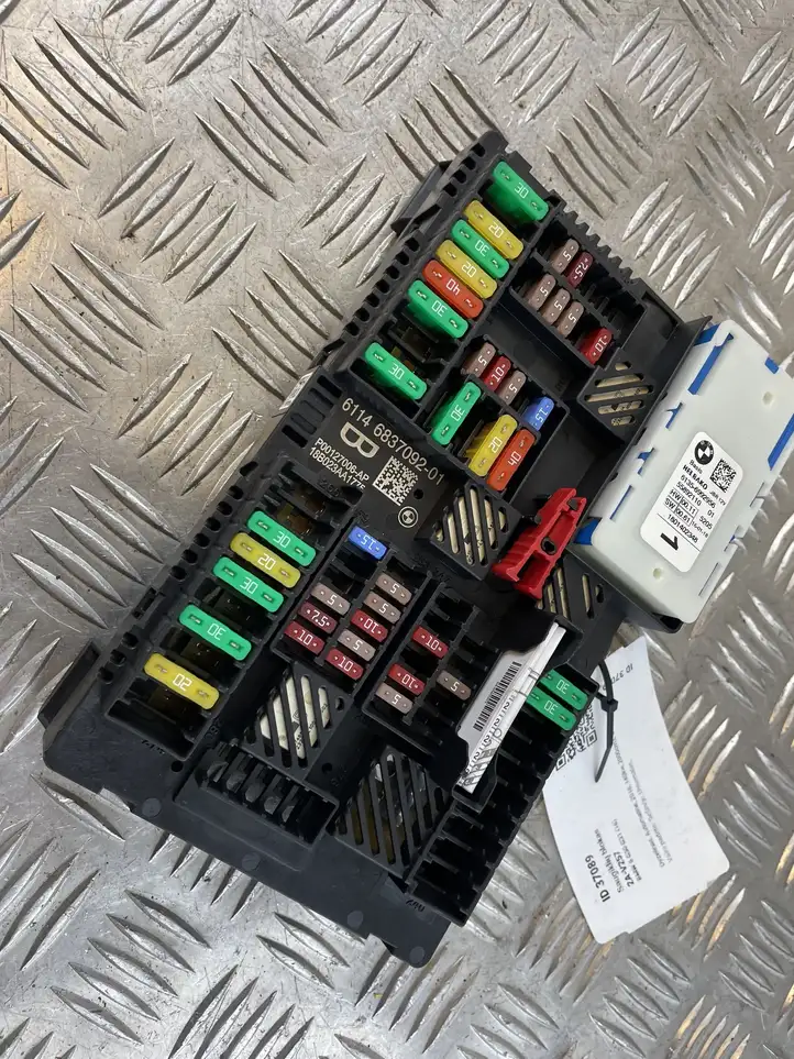 BMW 5 G30 G31 (2016 - ) 61356992956 Блок предохранителей — фото 2