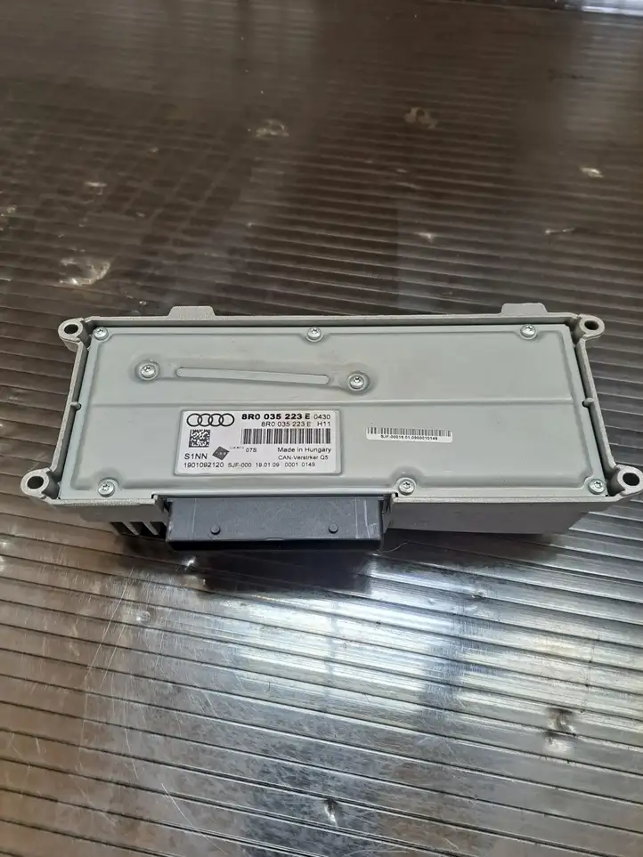 Audi A4 S4 B8 8K (2007 - 2011) 8R0035223E Усилитель звука — фото 2