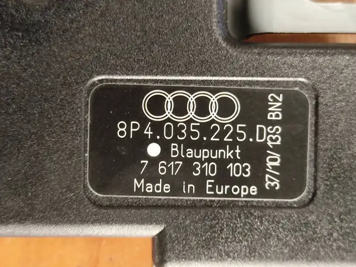 Audi A3/S3 8P (2008 - 2013) 8P4035225D Усилитель антенны — фото 3