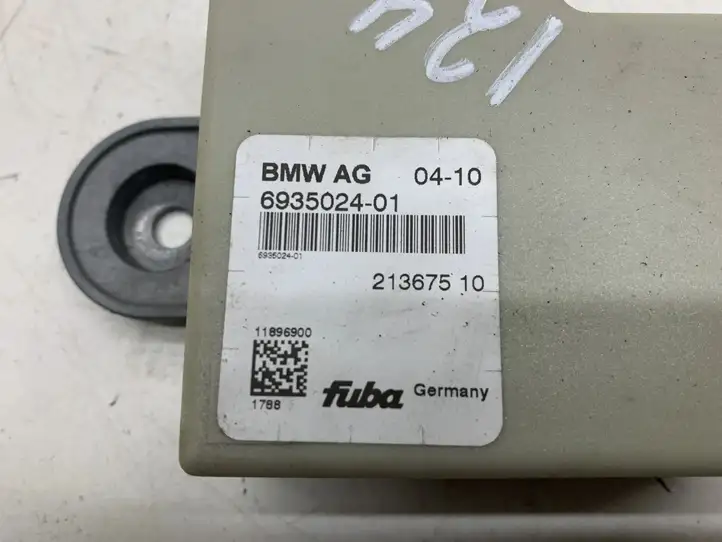 BMW X5 E70 (2006 - 2013) 693502401 Усилитель антенны — фото 5