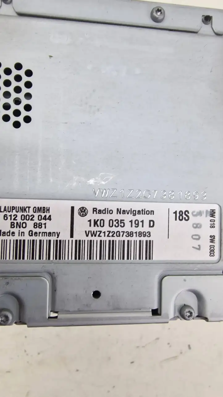 Volkswagen PASSAT B6 (2005 - 2010) 1K0035191D Магнитола / мультимедийная система — фото 4