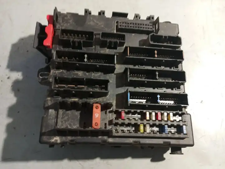Opel Vectra C (2002 - 2005) 13189926 Блок предохранителей — фото 2
