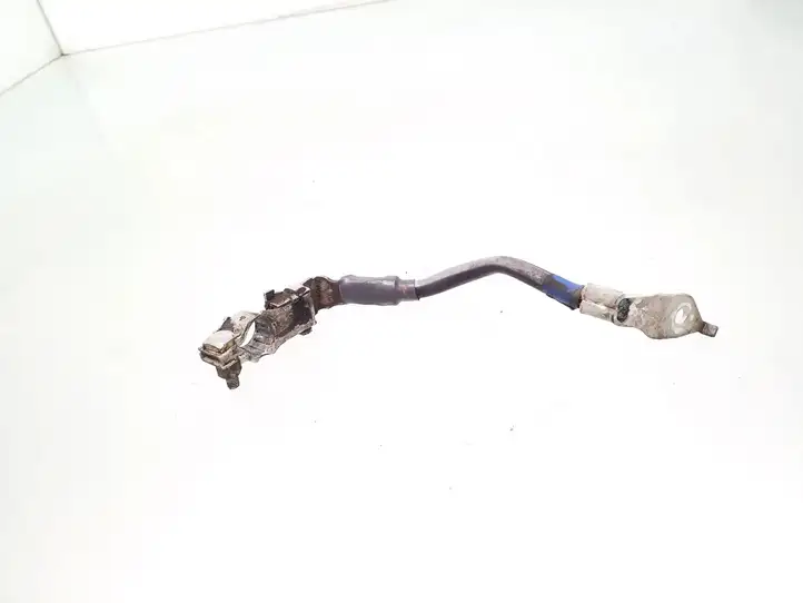 Toyota Auris 150 (2006 - 2012) Плюсовой провод аккумулятора — фото 3