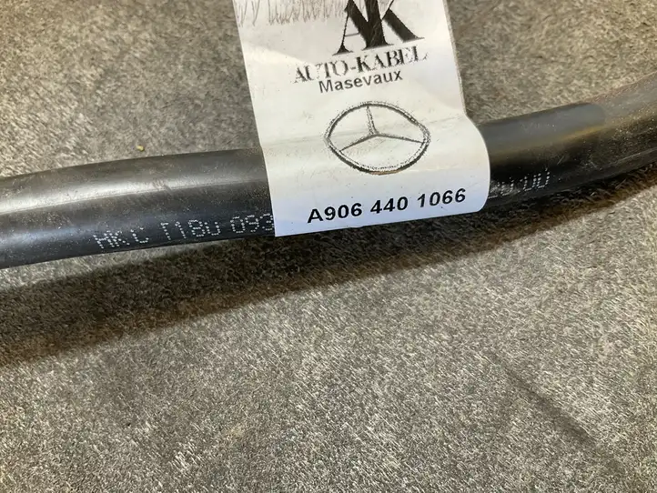 Mercedes-Benz Sprinter W906 (2006 - 2018) A9064401066 Плюсовой провод аккумулятора — фото 3