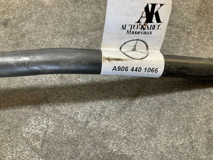 Mercedes-Benz Sprinter W906 (2006 - 2018) A9064401066 Плюсовой провод аккумулятора — фото 3