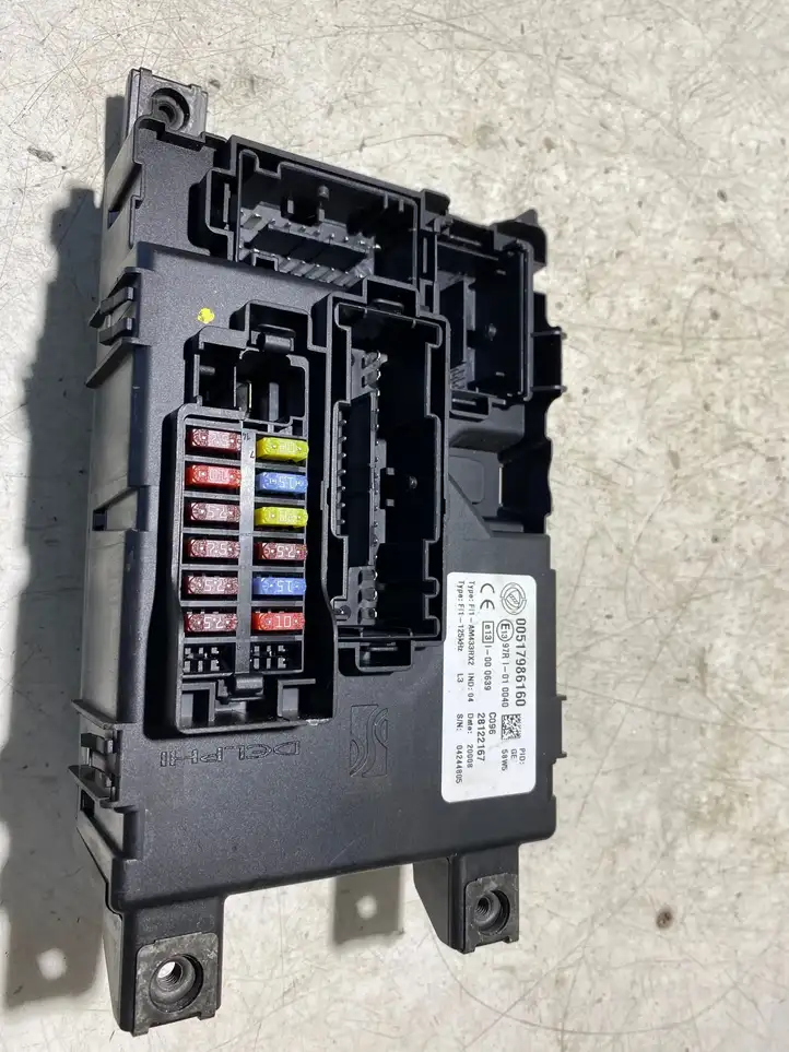 Fiat Punto (199) (2005 - 2018) 00517986160 Блок предохранителей — фото 1