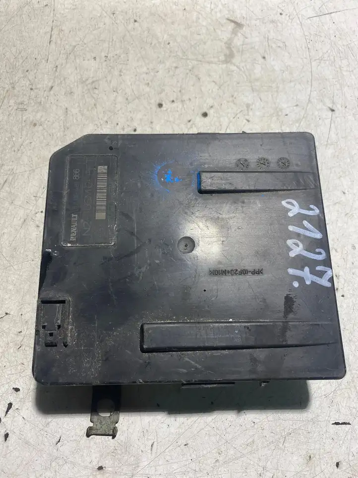 Renault Megane II (2006 - 2008)  8200481866 Ящик предохранителей (комплект)